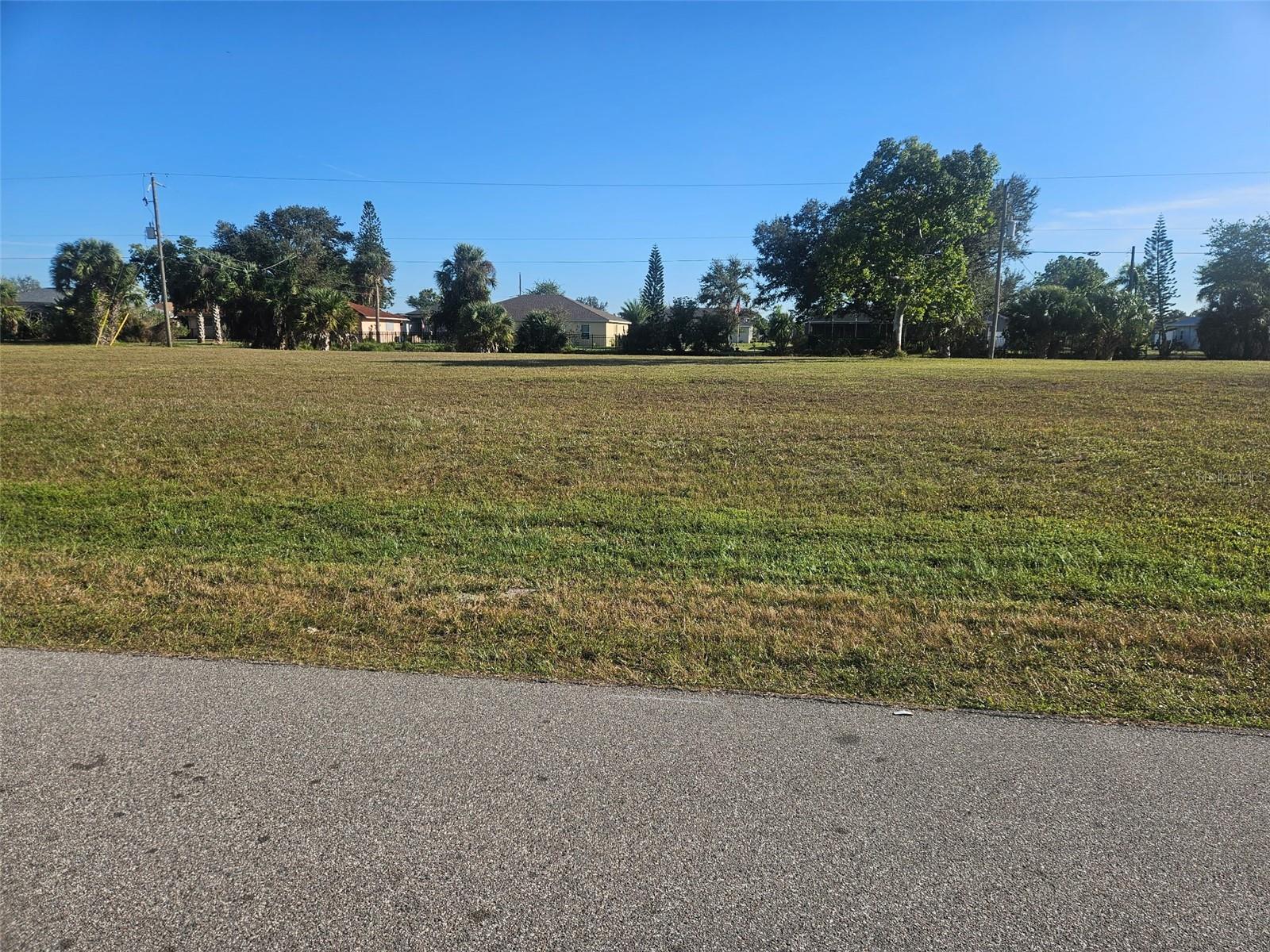 25237 Cadiz Dr Property Photo 3