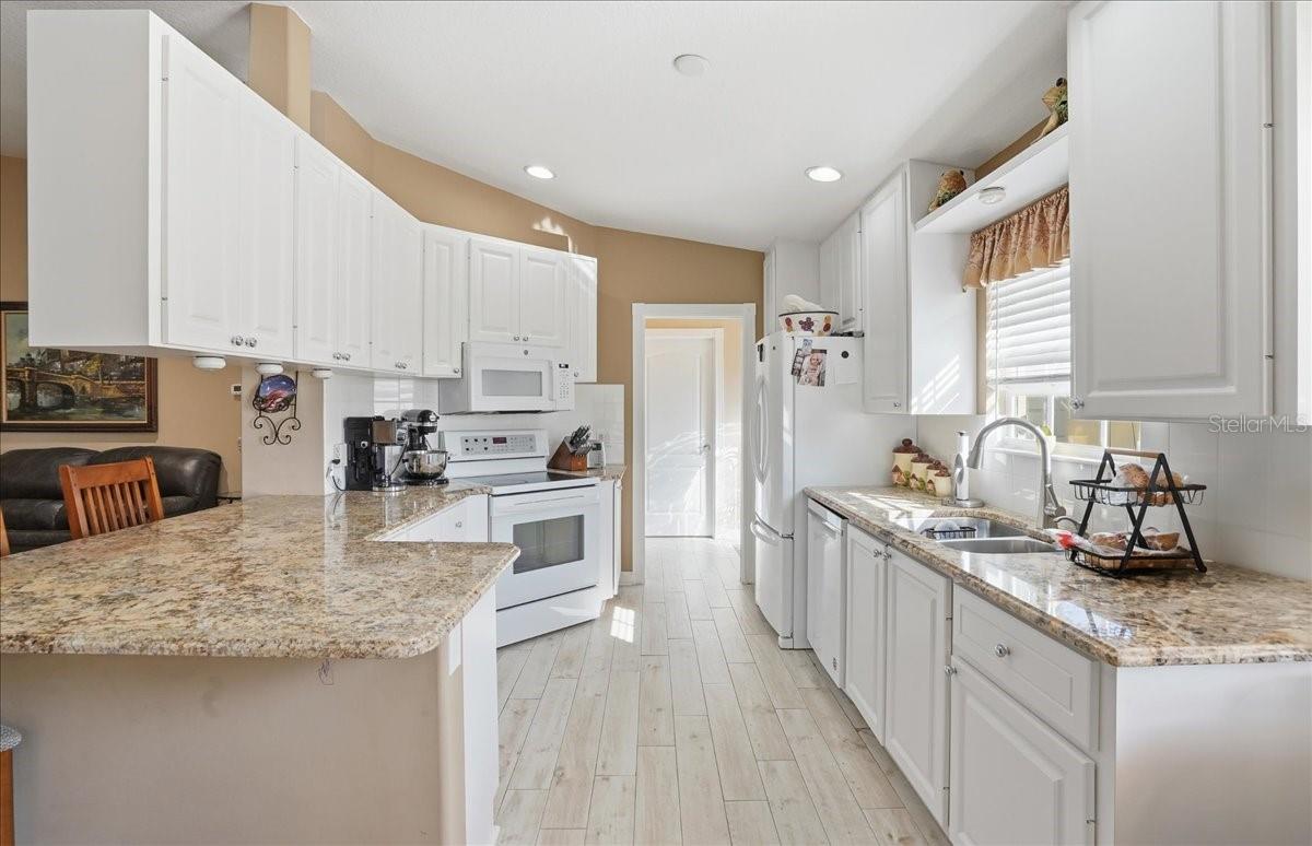 5546 Modena Pl Property Photo 4