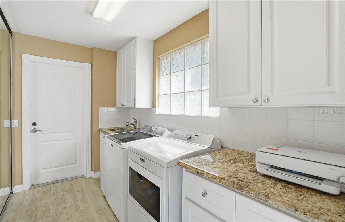 5546 Modena Pl Property Photo 7