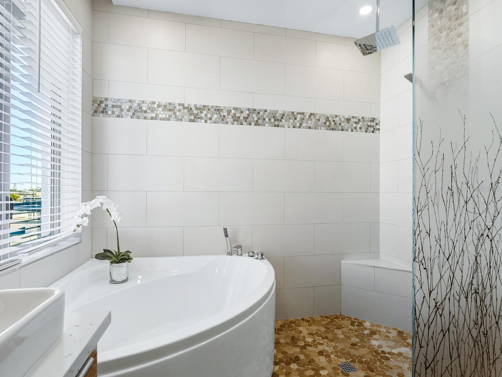 1140 Seaside Dr #301 & Penthouse Property Photo 33