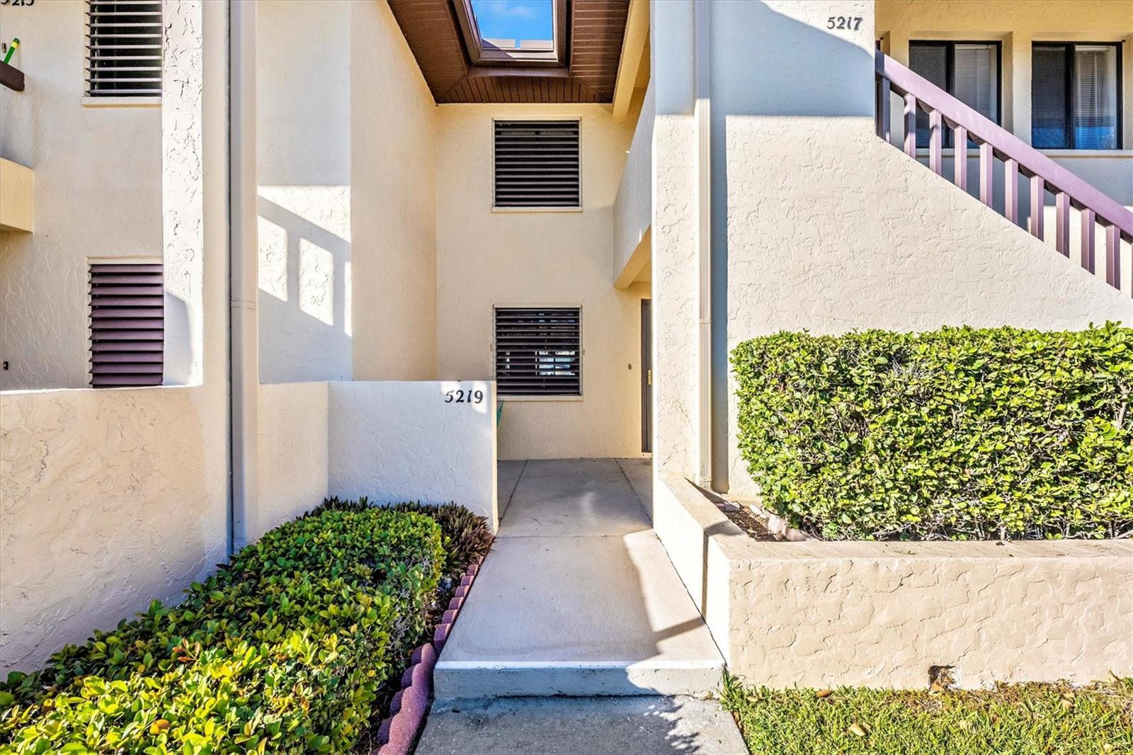 5219 LAKE VILLAGE DR #21 Property Photo 1