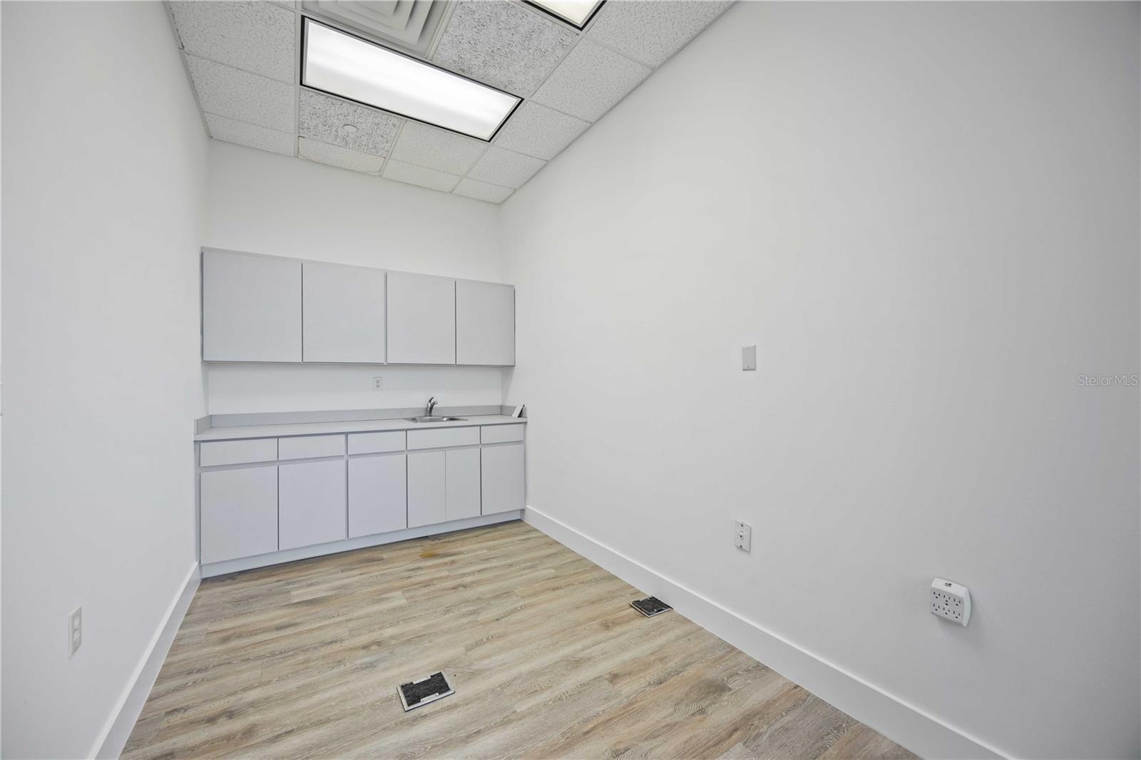 1620 Tamiami Trl Property Photo 10