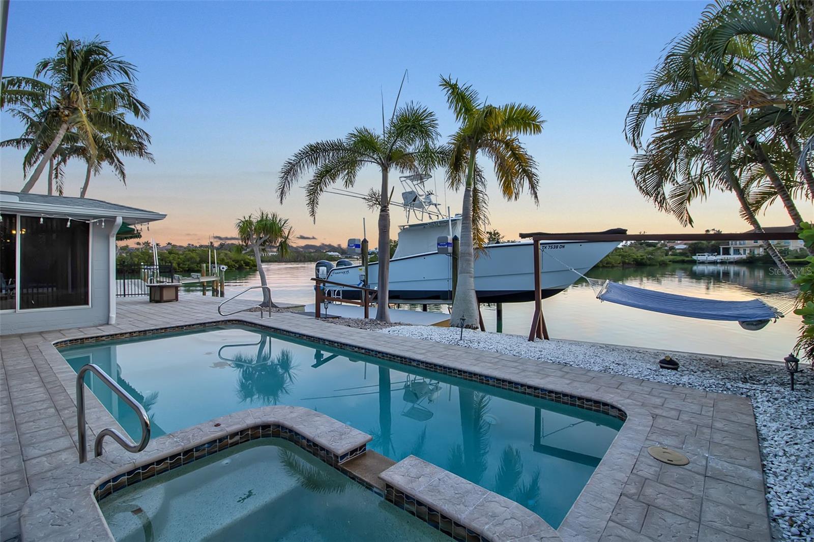 922 Casey Cove Dr Property Photo 13