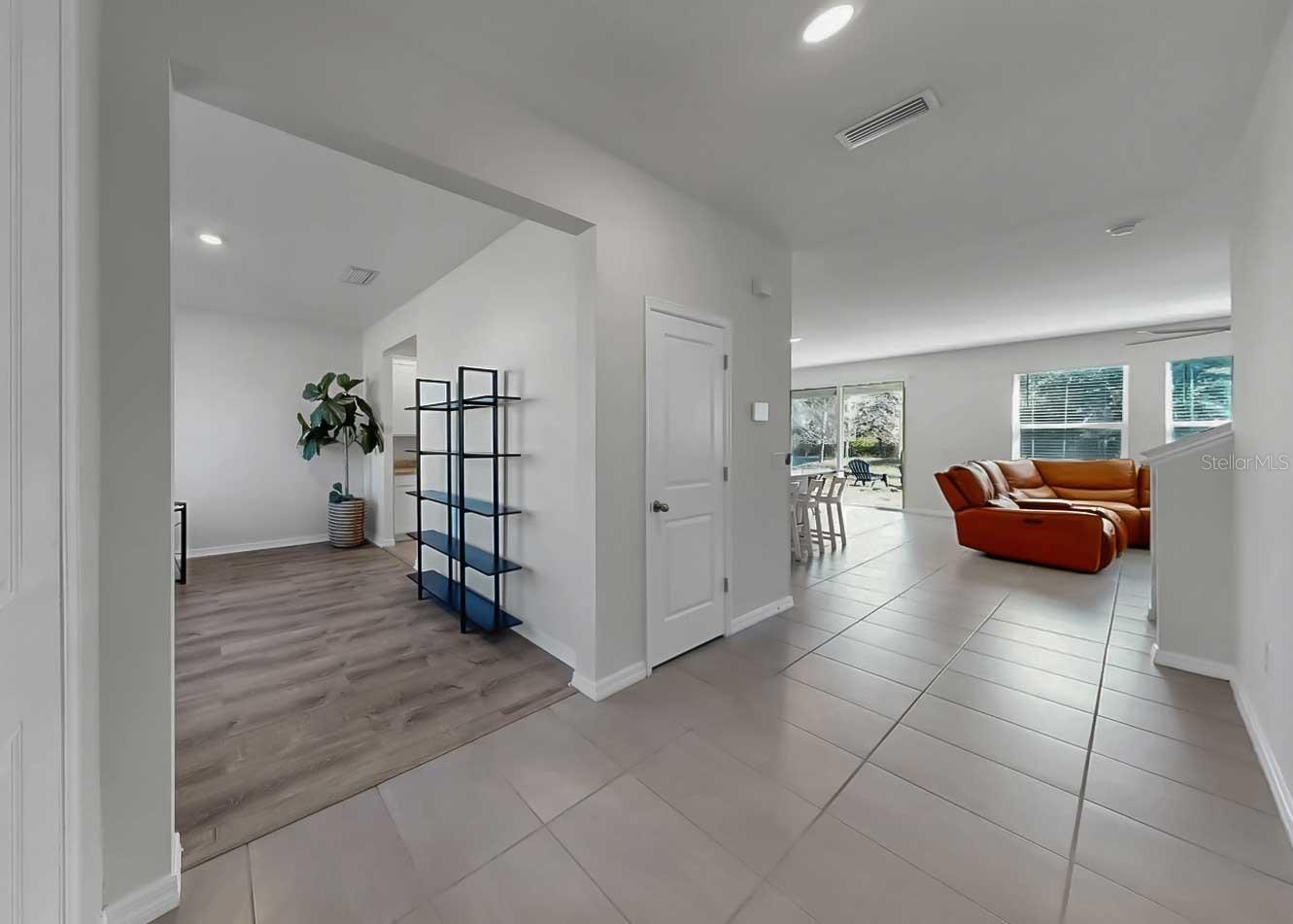 16454 Woodside Gln Property Photo 6