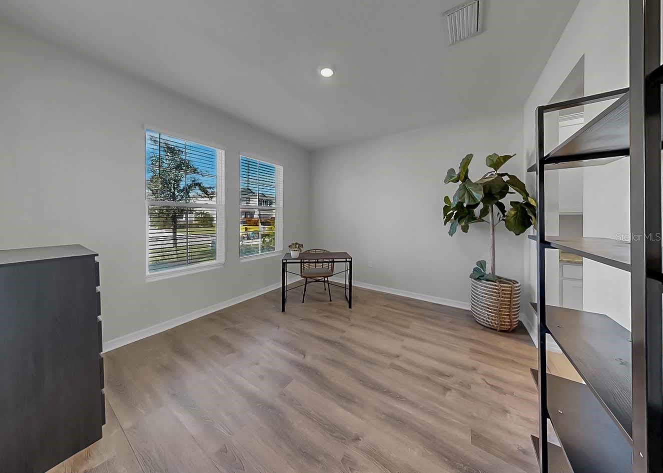 16454 Woodside Gln Property Photo 8