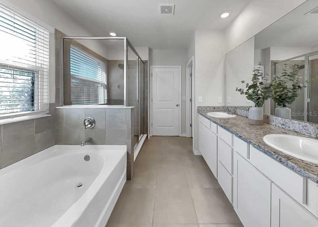 16454 Woodside Gln Property Photo 34