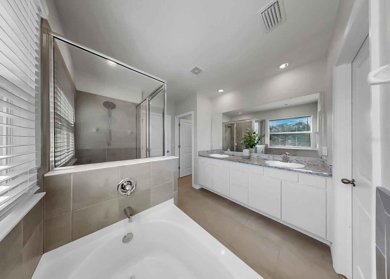 16454 Woodside Gln Property Photo 37