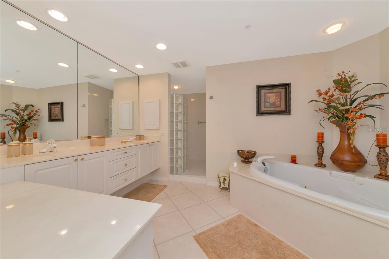 242 Hidden Bay Dr #602 Property Photo 16