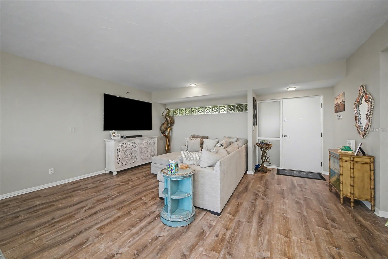 5408 Eagles Point Cir #302 Property Photo 4
