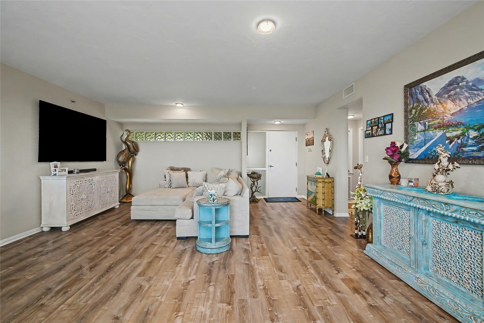 5408 Eagles Point Cir #302 Property Photo 6
