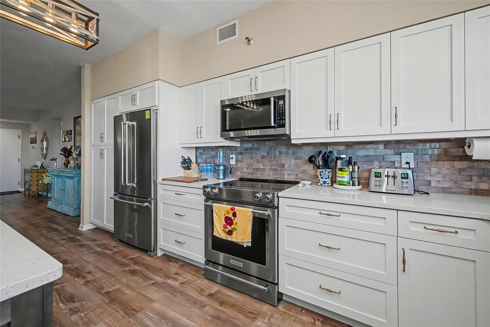5408 Eagles Point Cir #302 Property Photo 13
