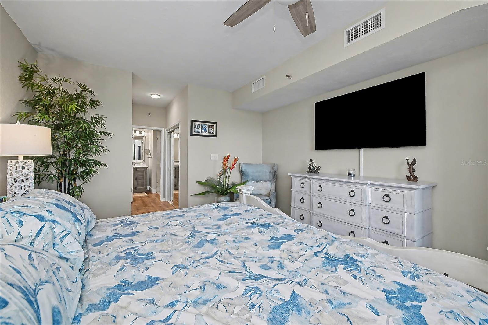 5408 Eagles Point Cir #302 Property Photo 16