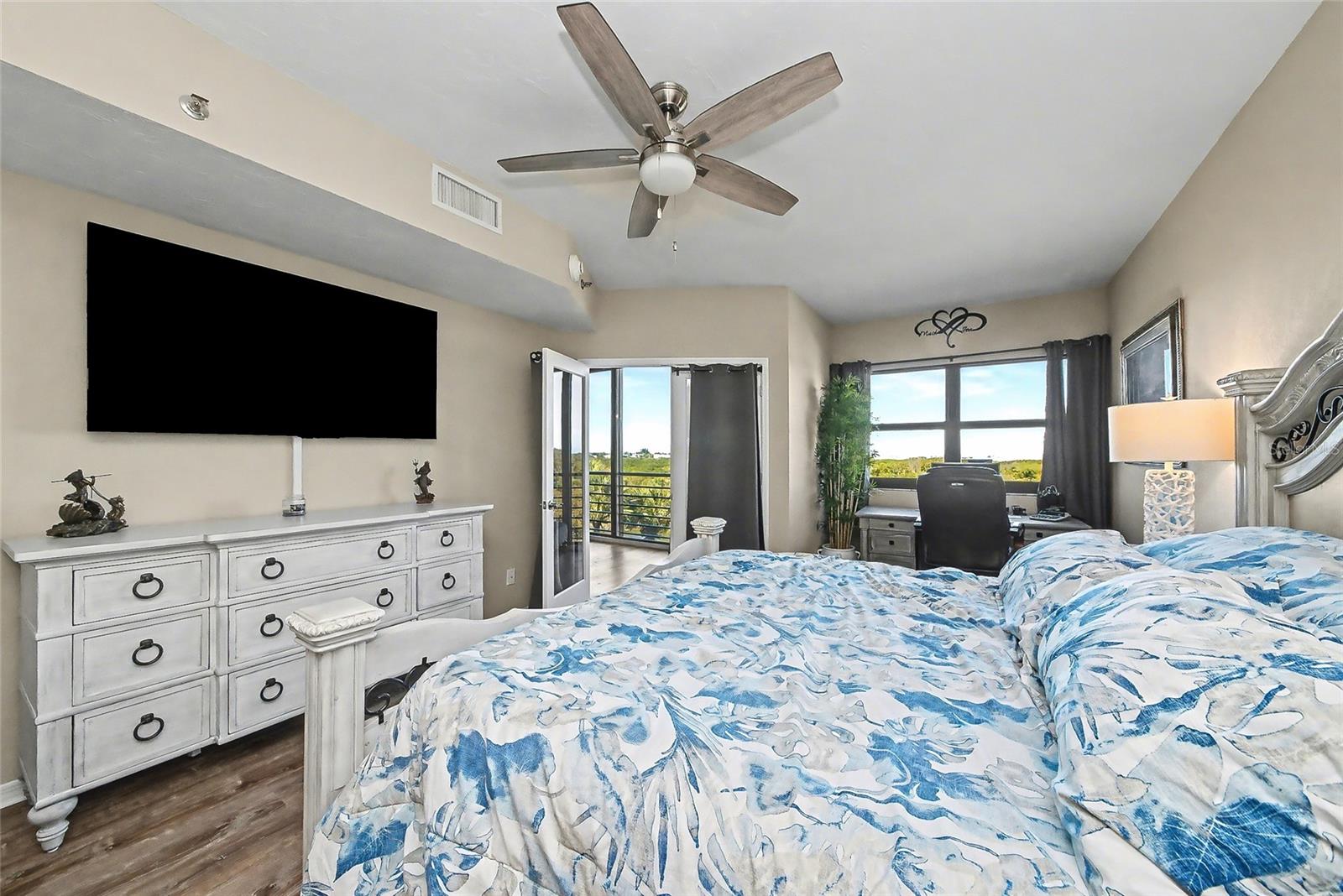 5408 Eagles Point Cir #302 Property Photo 18