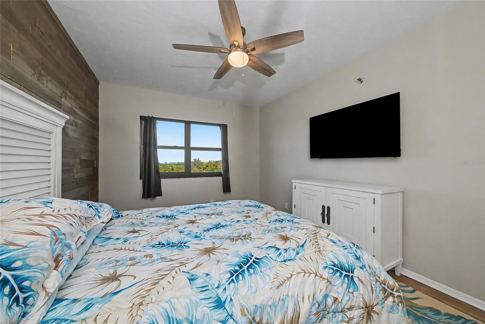 5408 Eagles Point Cir #302 Property Photo 24