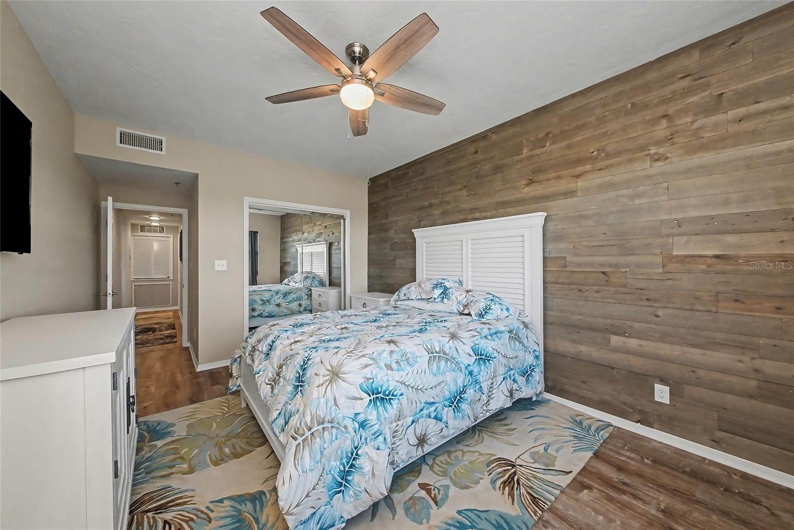 5408 Eagles Point Cir #302 Property Photo 25