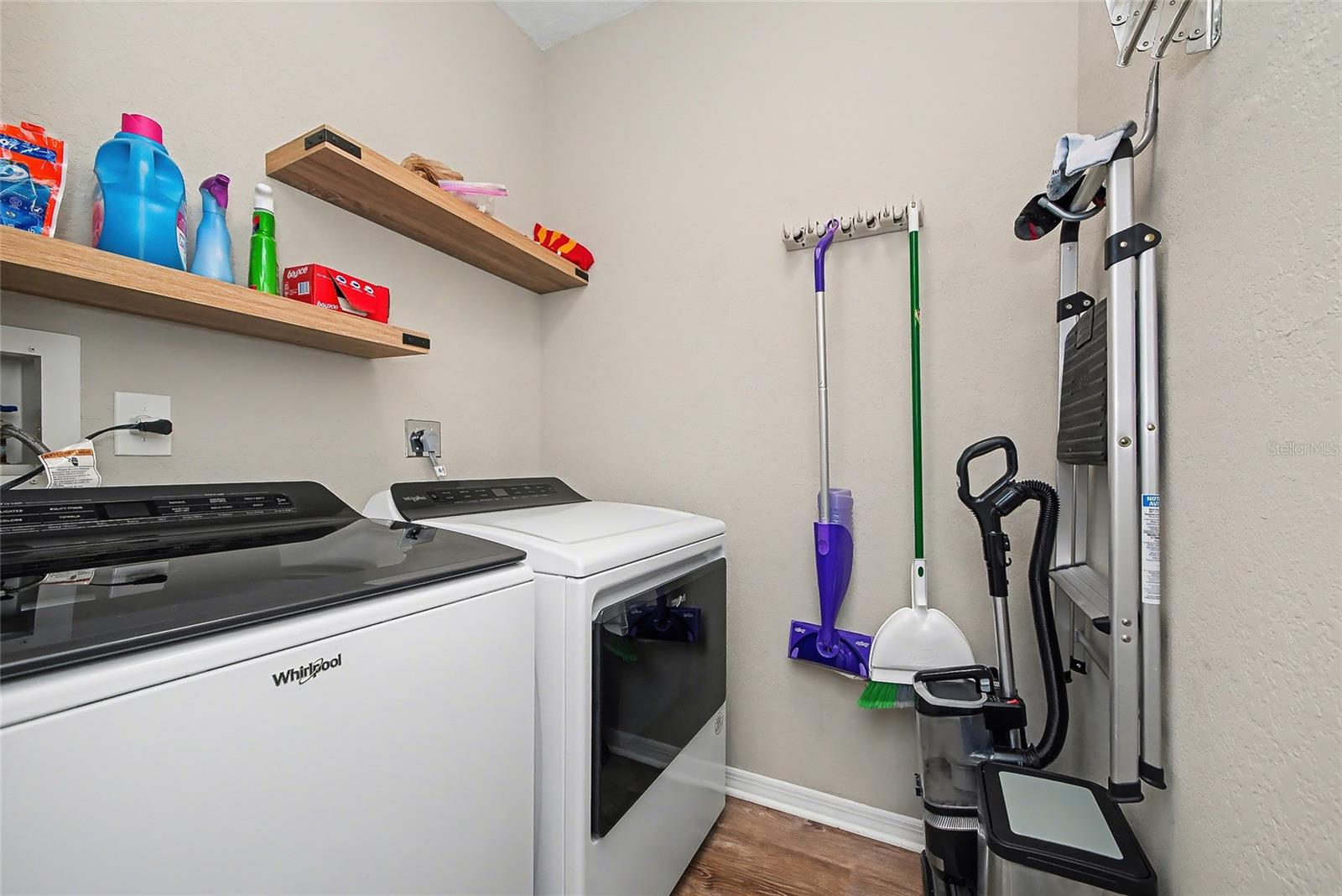 5408 Eagles Point Cir #302 Property Photo 29