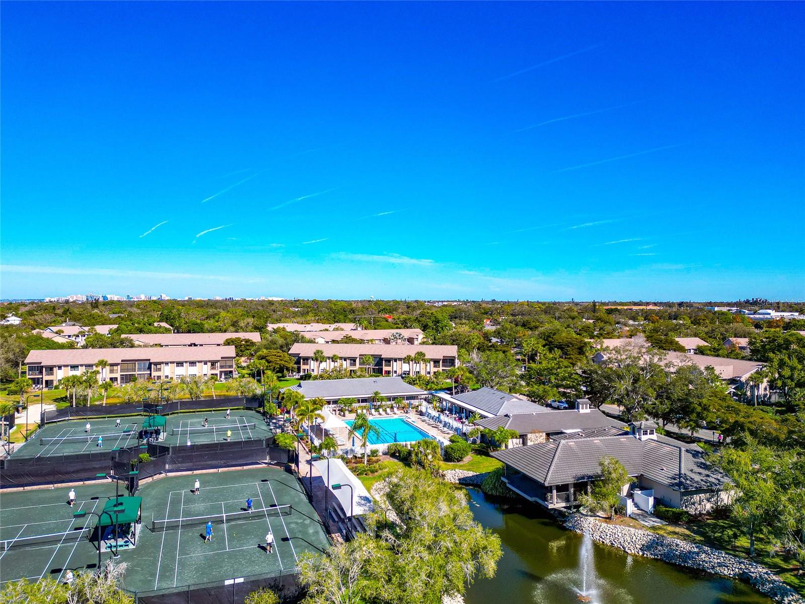 5408 Eagles Point Cir #302 Property Photo 45