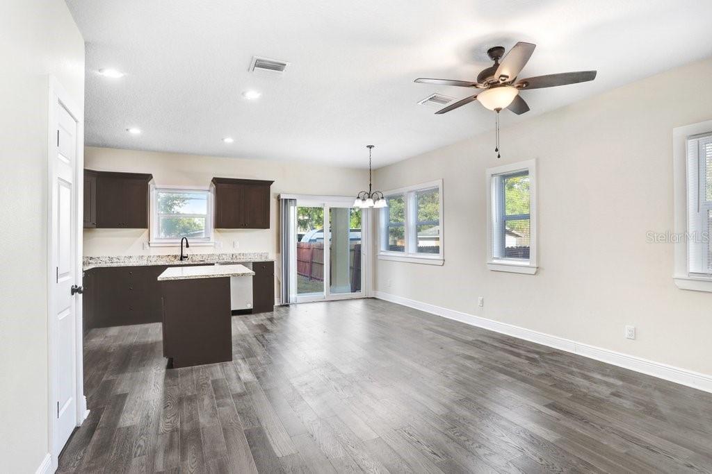 4209 W Woodlawn Ave #a Property Photo 5
