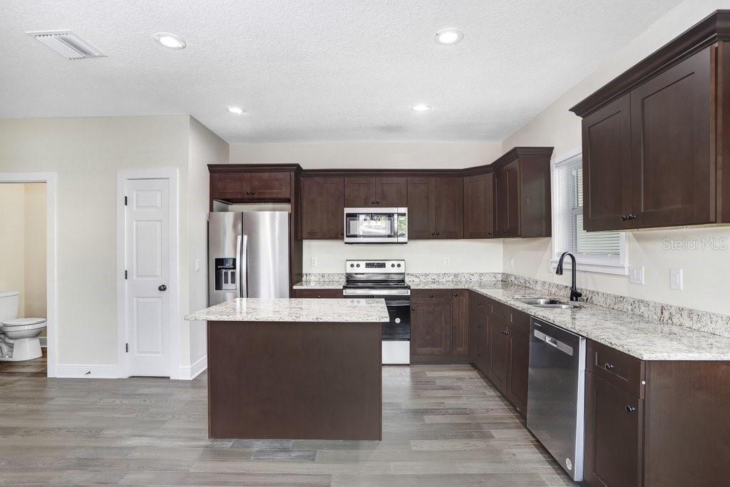 4209 W Woodlawn Ave #a Property Photo 8