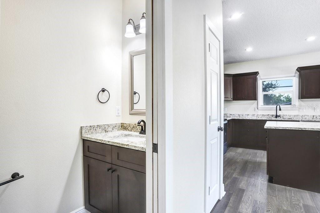 4209 W Woodlawn Ave #a Property Photo 10