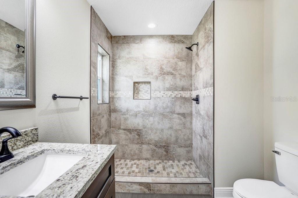 4209 W Woodlawn Ave #a Property Photo 15