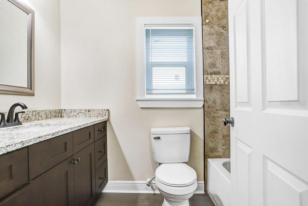 4209 W Woodlawn Ave #a Property Photo 22