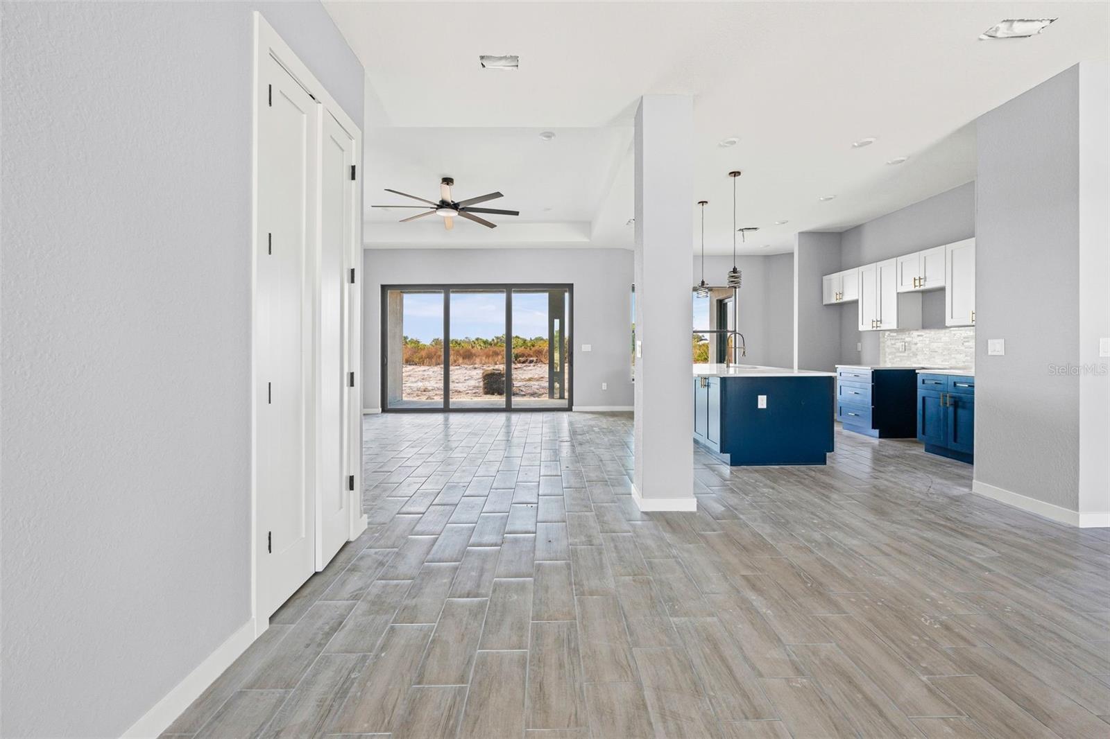 6137 Grove Blvd Property Photo 11