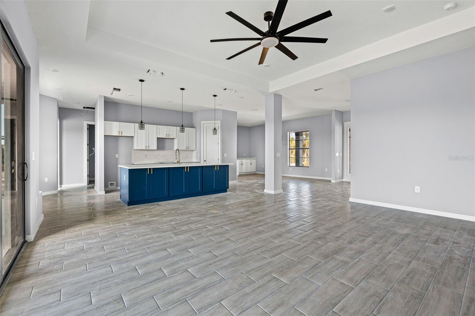 6137 Grove Blvd Property Photo 12