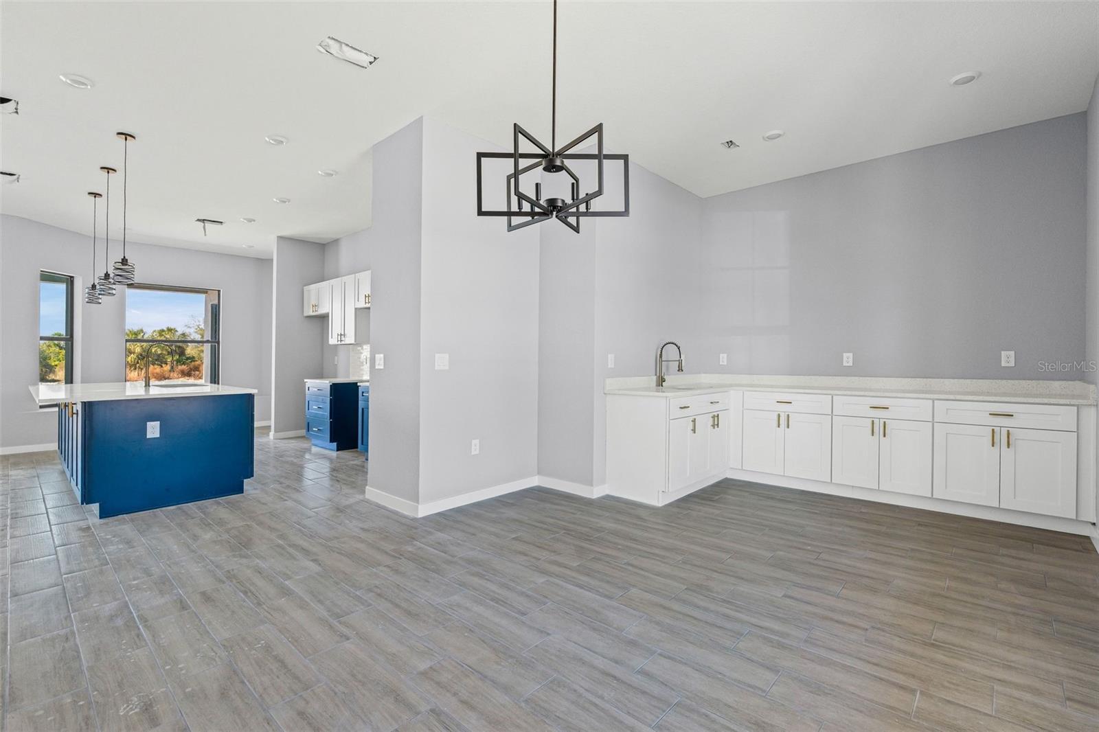 6137 Grove Blvd Property Photo 14