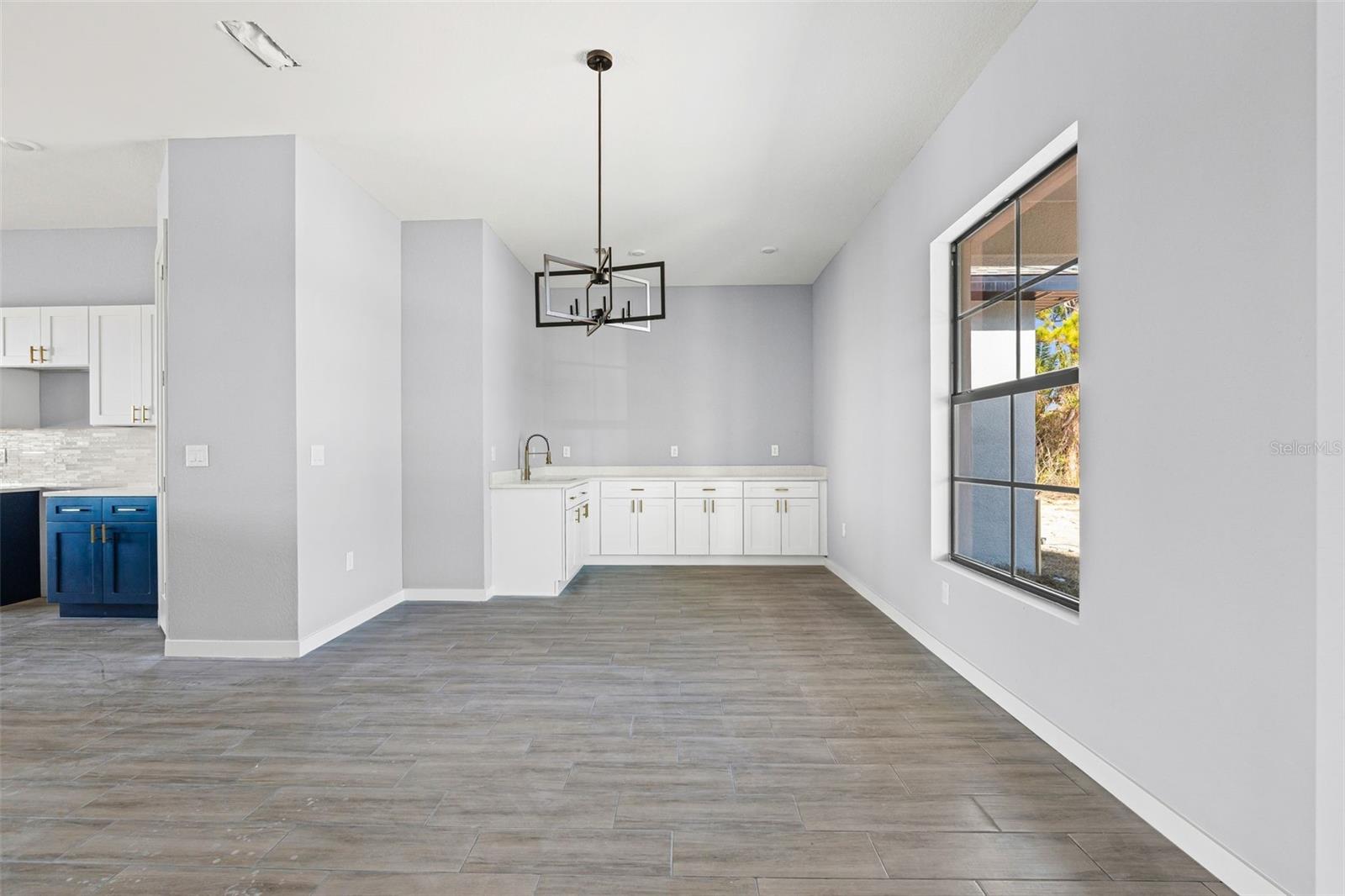 6137 Grove Blvd Property Photo 15