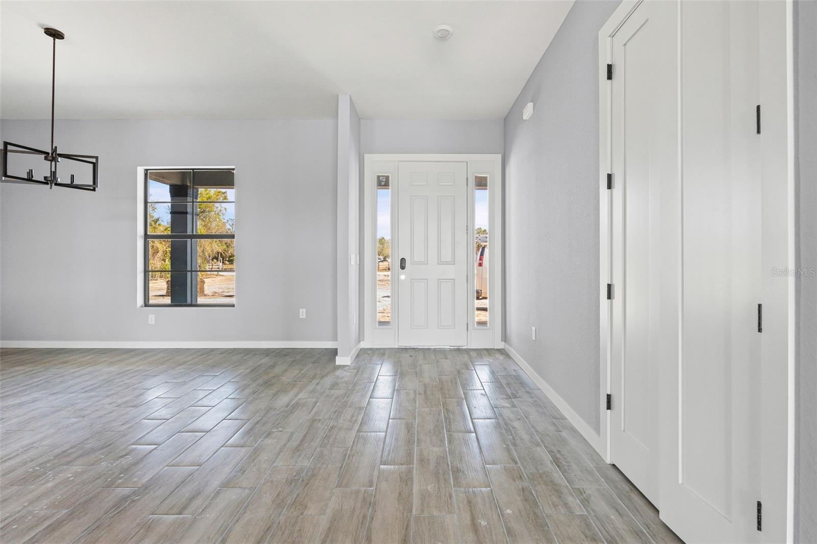 6137 Grove Blvd Property Photo 16