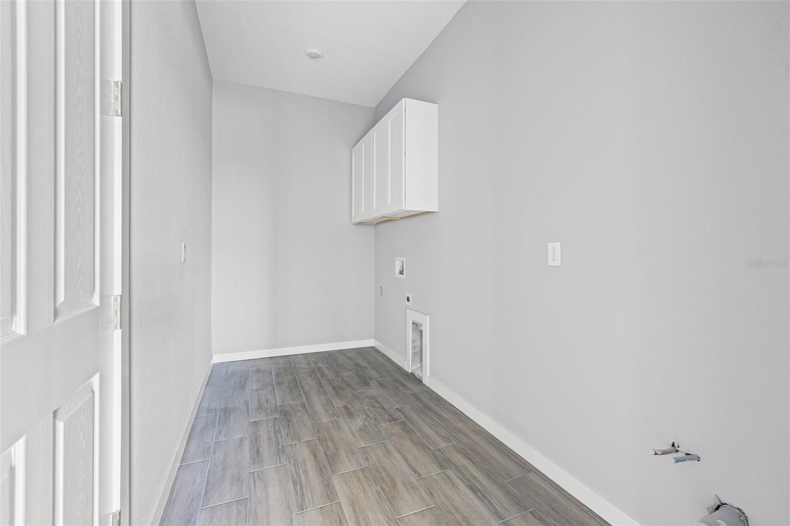 6137 Grove Blvd Property Photo 24