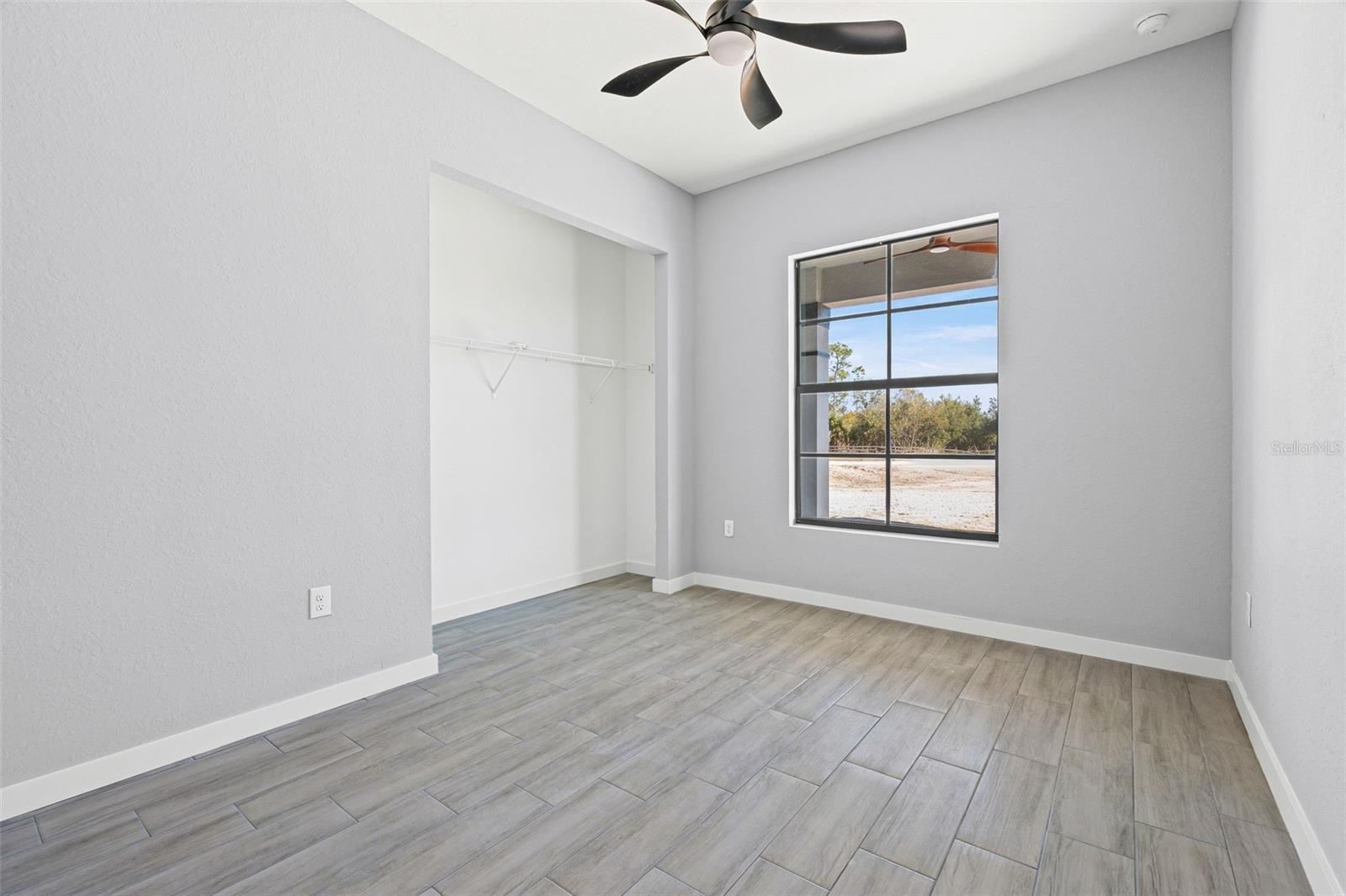 6137 Grove Blvd Property Photo 27