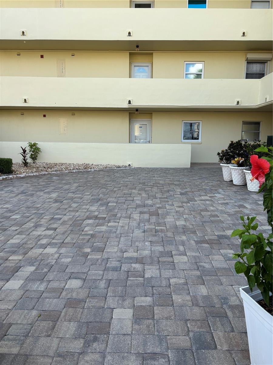 4725 Cove Cir #104 Property Photo 1