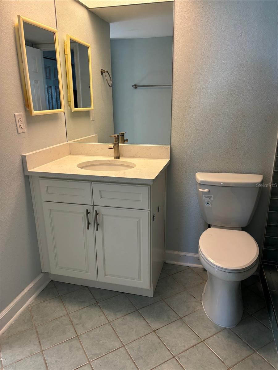 4725 Cove Cir #104 Property Photo 8