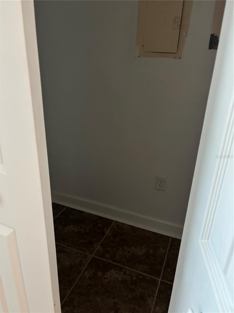 4725 Cove Cir #104 Property Photo 11