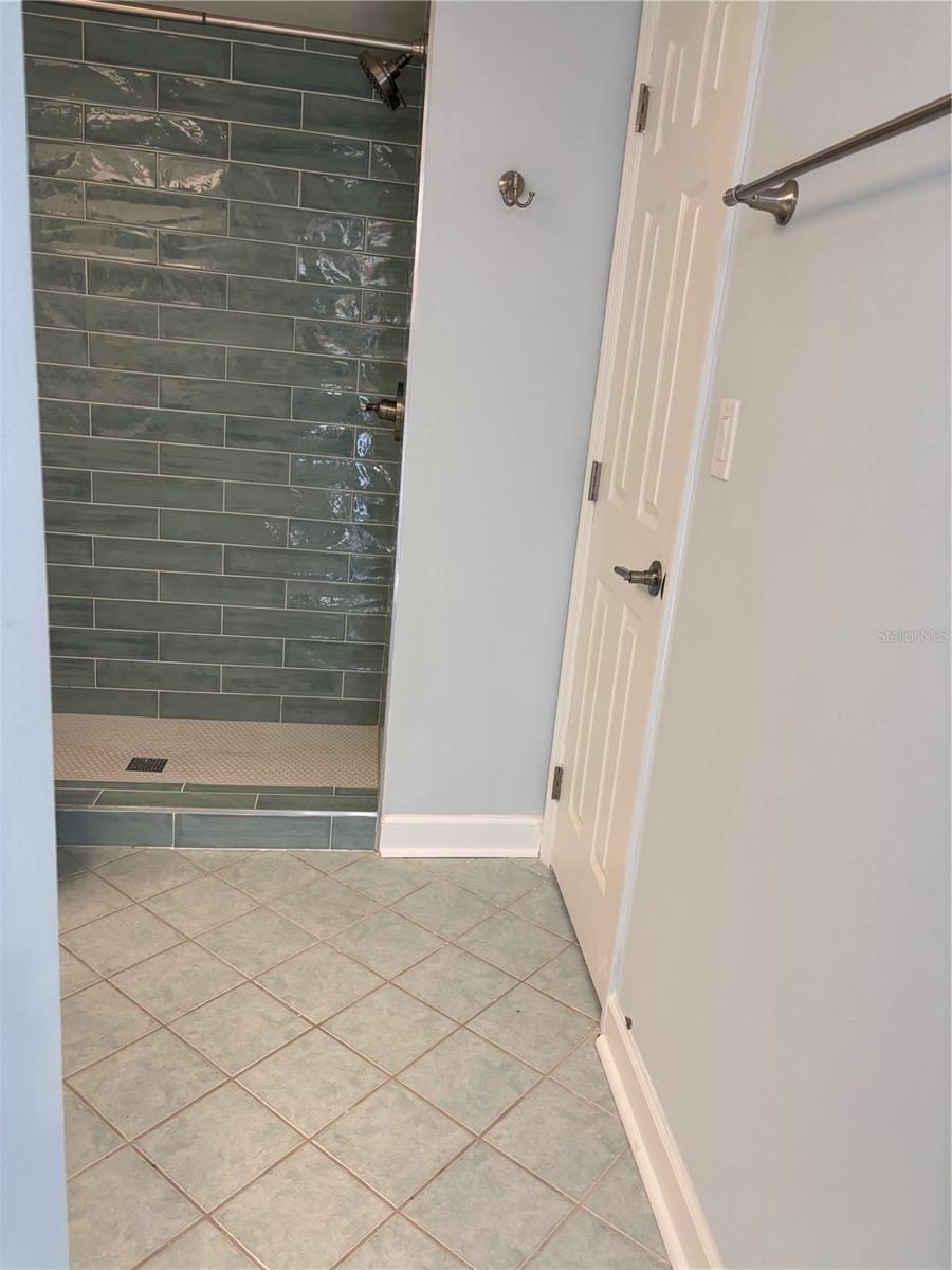 4725 Cove Cir #104 Property Photo 12