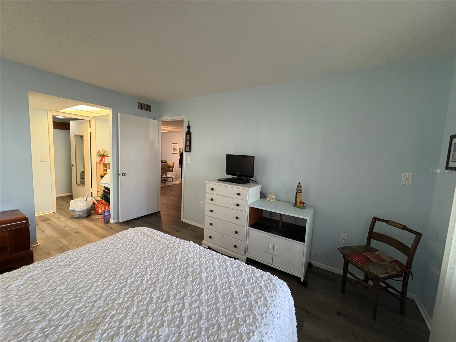 3064 Lake Bayshore Dr #115 Property Photo 32