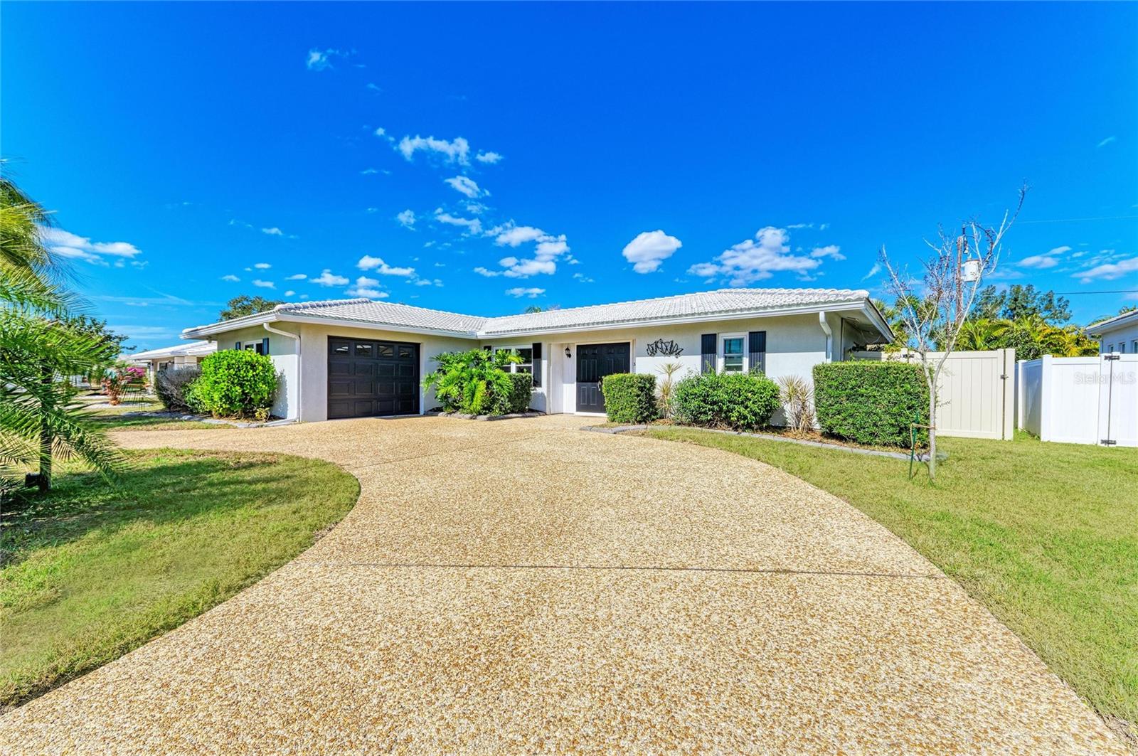 3368 SHEFFIELD CIR Property Photo 1