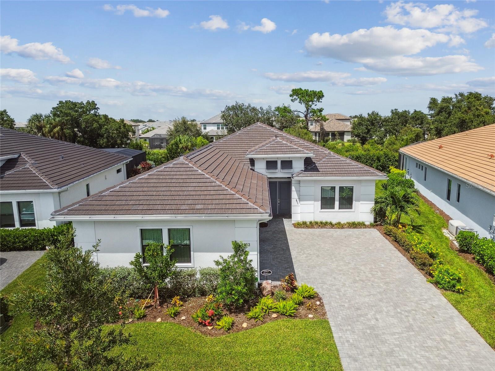 4952 Surfside Cir Property Photo 2