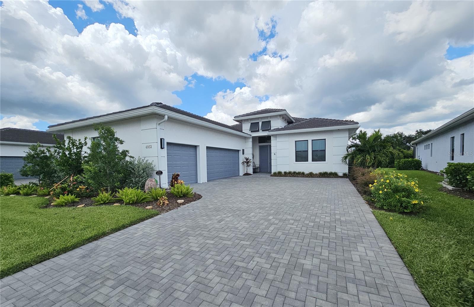 4952 Surfside Cir Property Photo 4