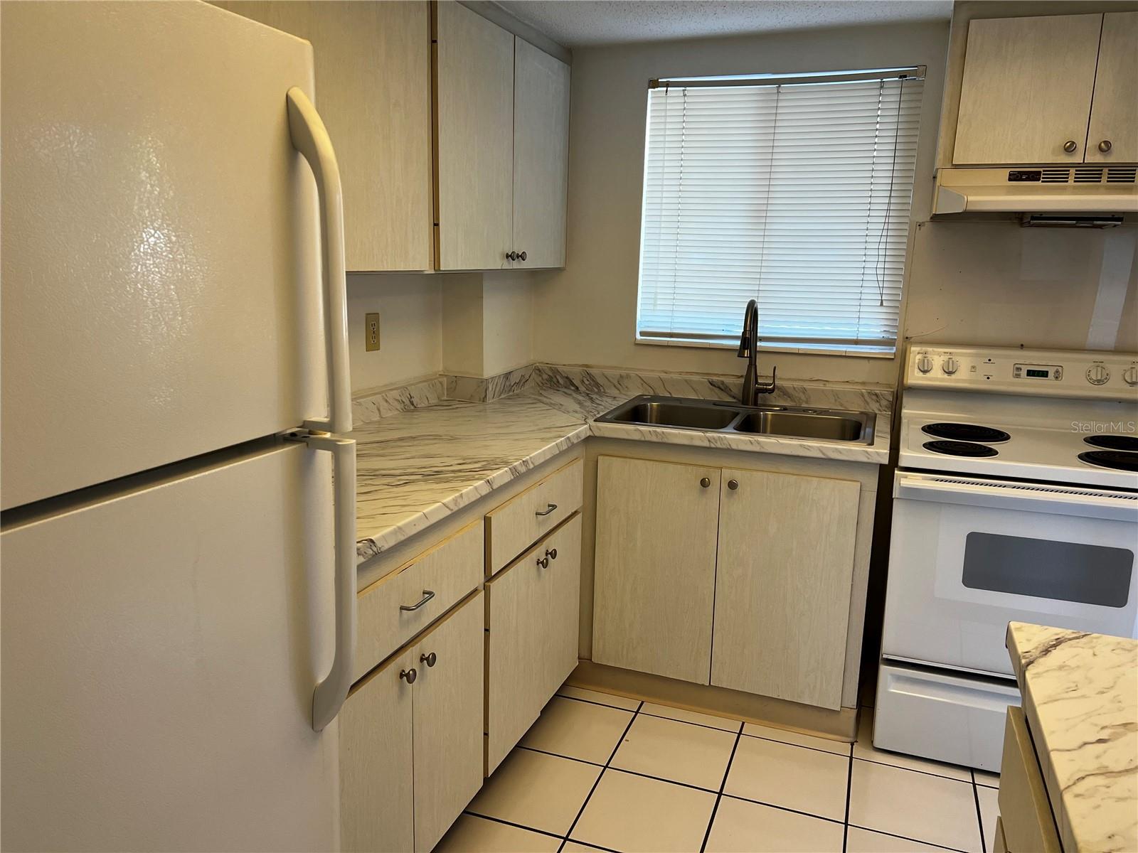 4112 Heron Way #b106 Property Photo 4
