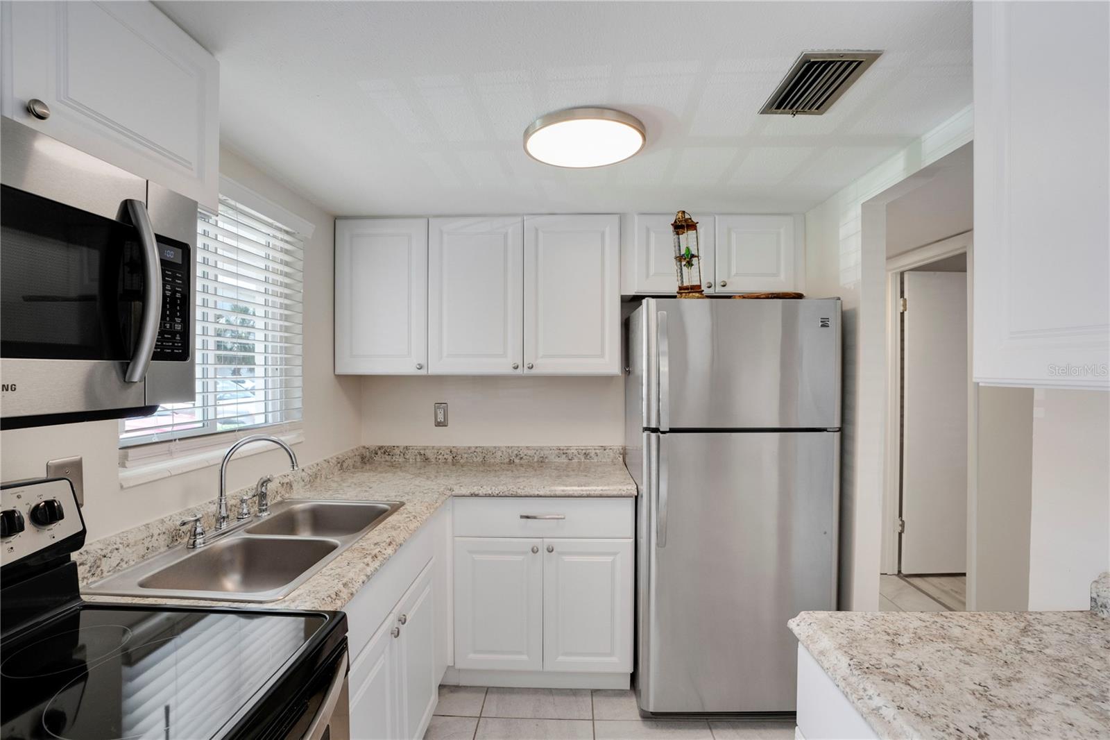 2211 Sunset Dr #e3 Property Photo 5