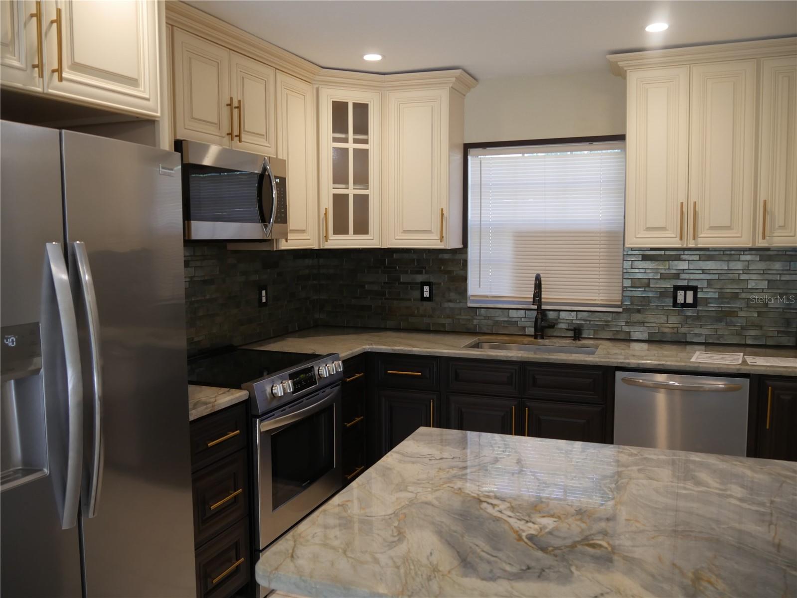 2411 Aspinwall St #2411 Property Photo 6