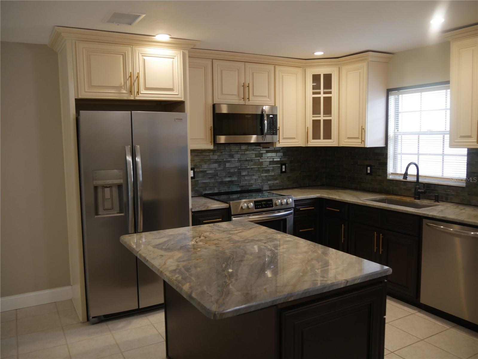 2411 Aspinwall St #2411 Property Photo 7