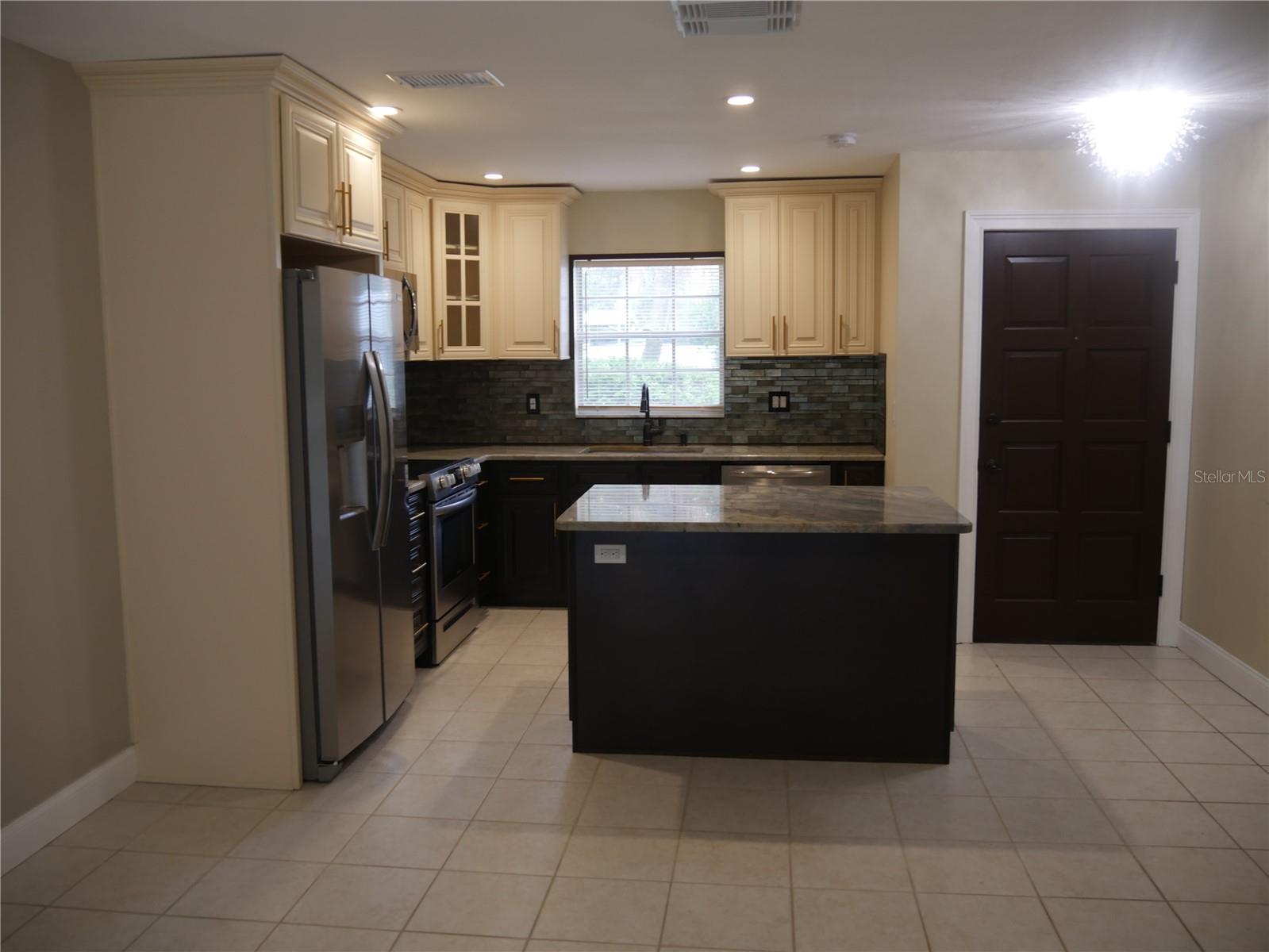 2411 Aspinwall St #2411 Property Photo 8