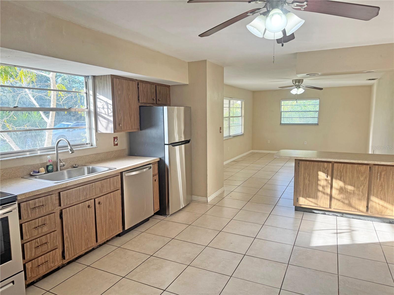 12438 Poem Ave Property Photo 3