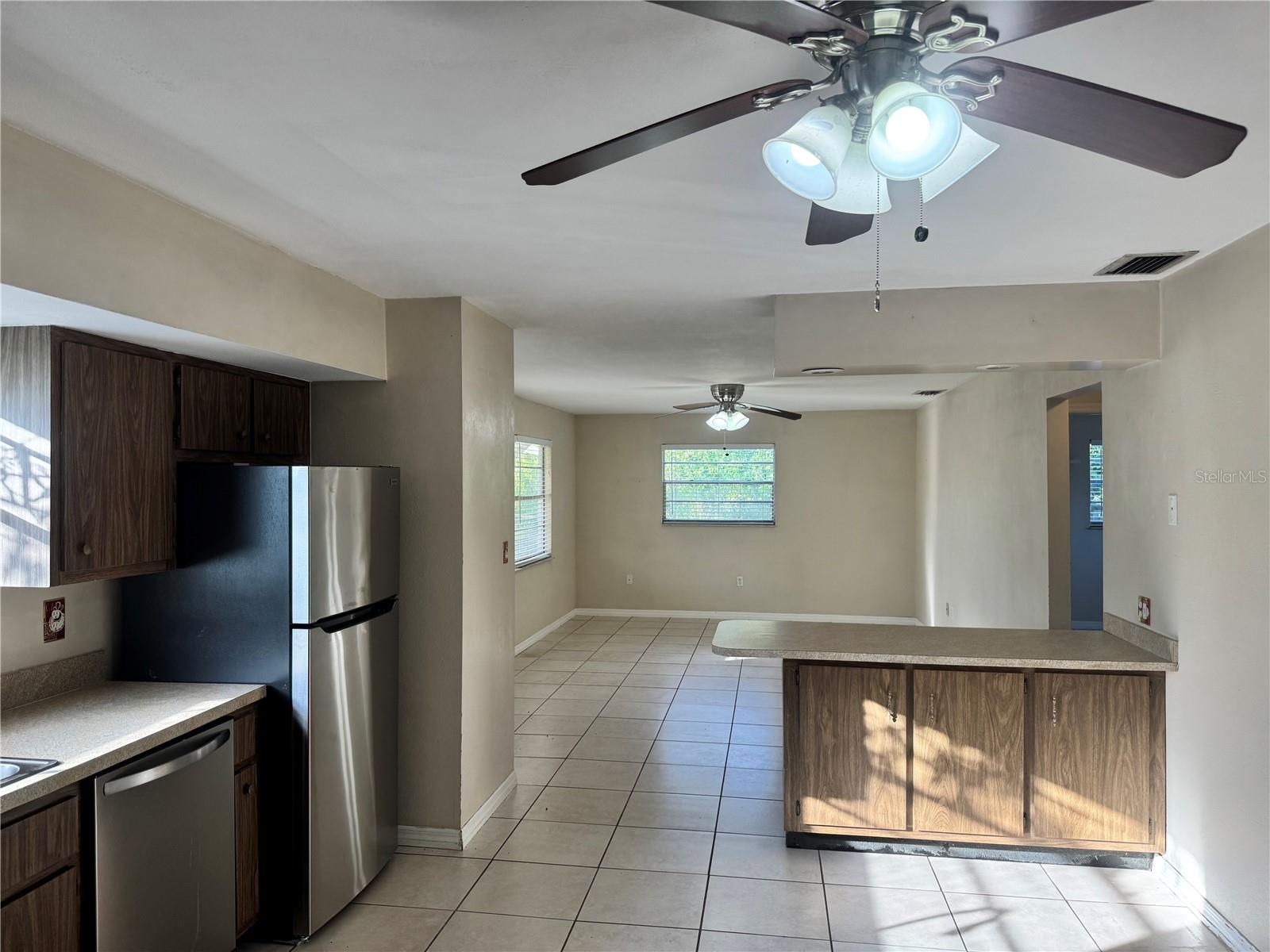 12438 Poem Ave Property Photo 5