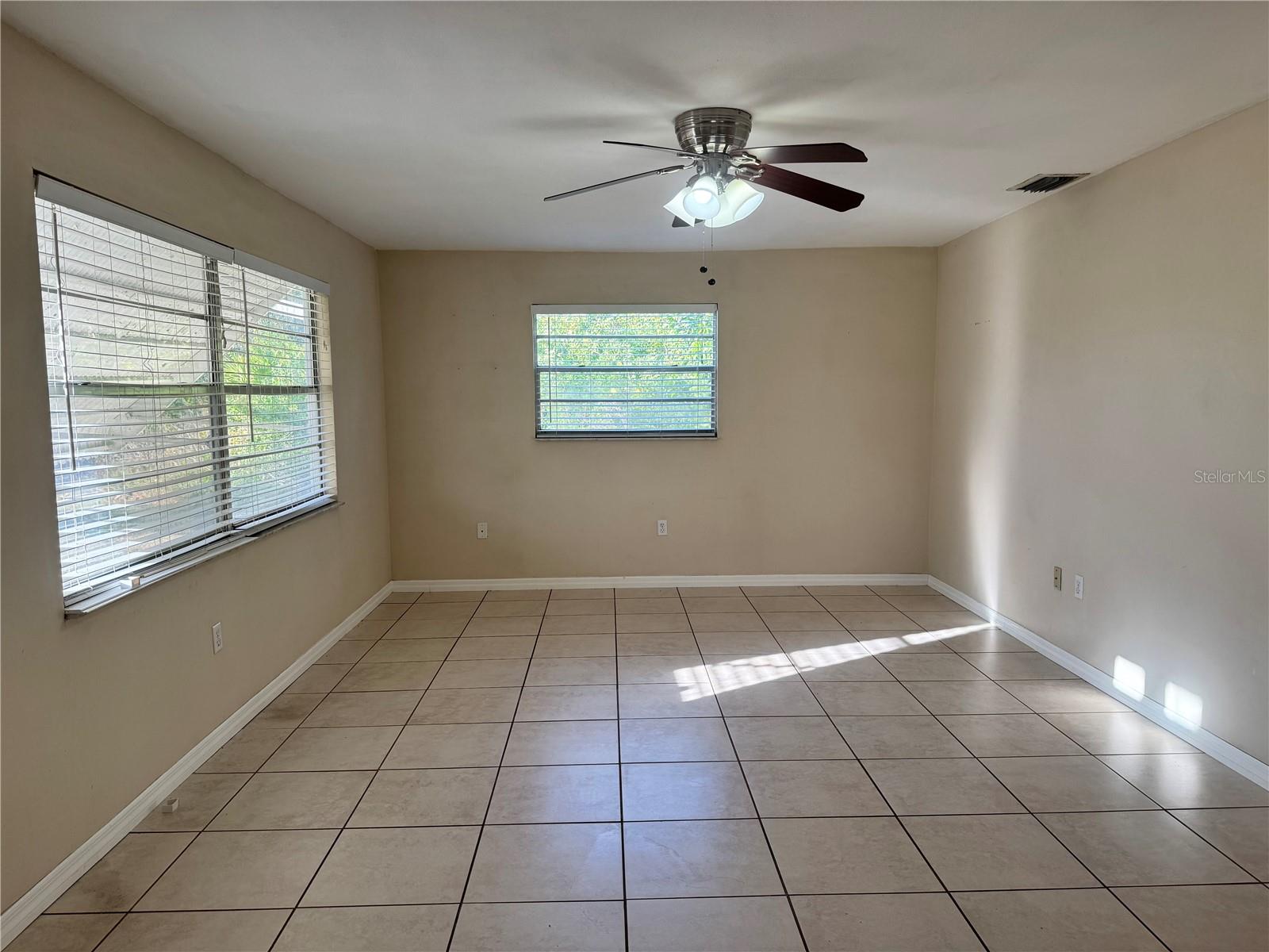 12438 Poem Ave Property Photo 6