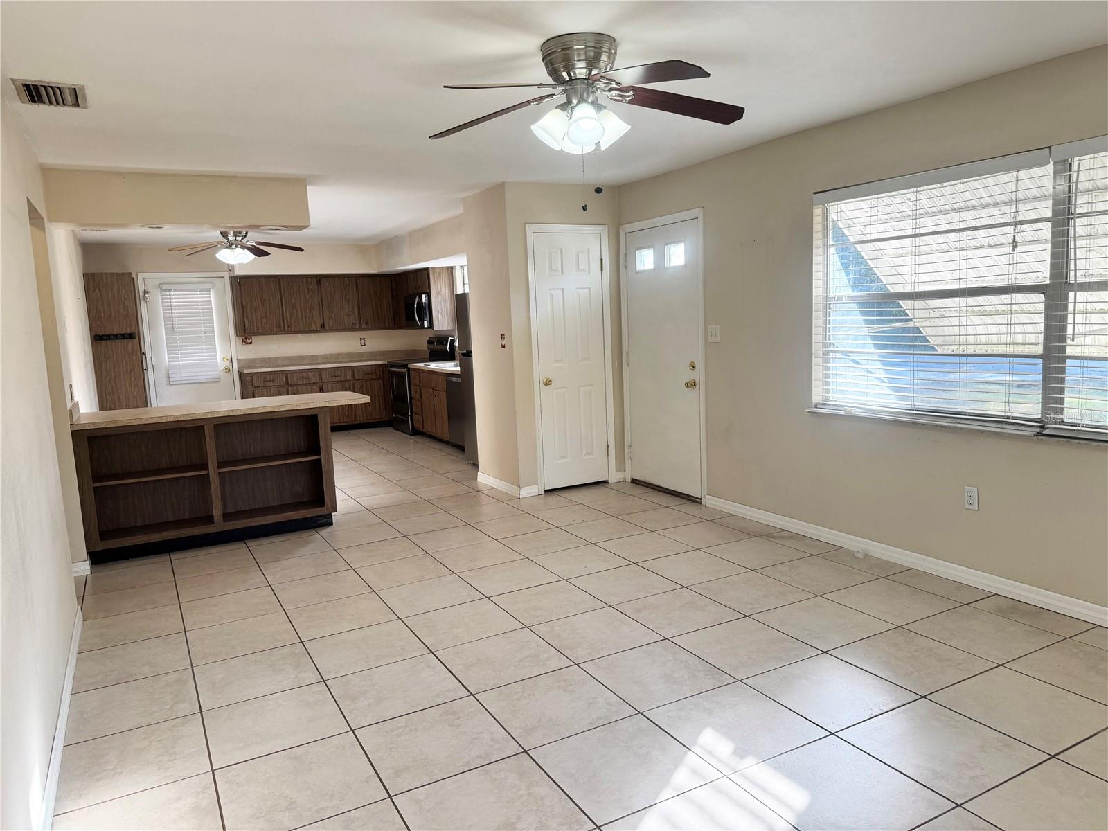 12438 Poem Ave Property Photo 7